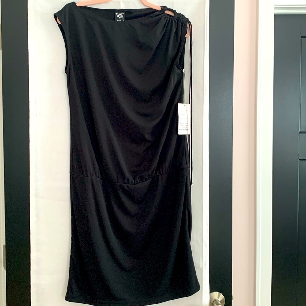 NWT Worth Little Black (Matte) Blouson Dress. One Shoulder Key Hole. Size 6